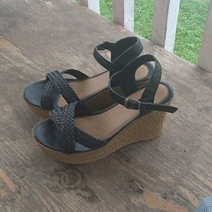 Wicker material wedges.